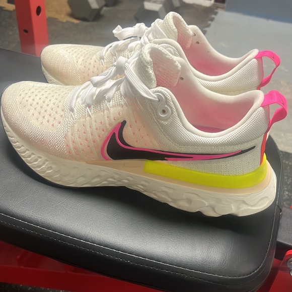 Nike men’s flyknit - Picture 2 of 4